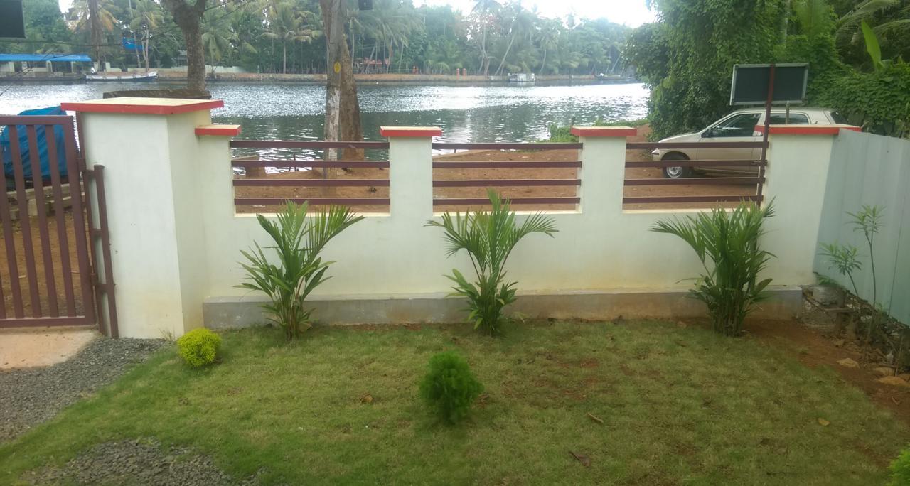Punerjeni Homes Alappuzha Exterior foto